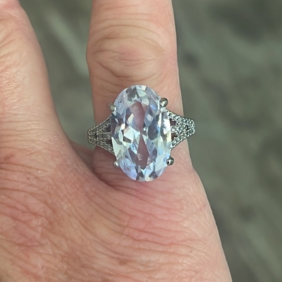 Sparkling Statement Ring. - Picture 4 of 8